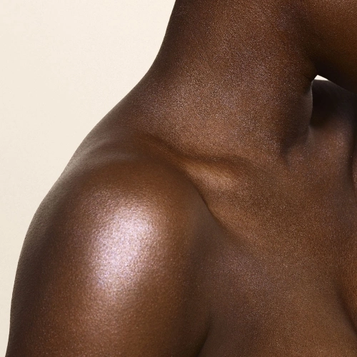 VALENTINO BORN IN ROMA Crème Hydratante Parfumée Texture Gel Effet Nacré 3614274484960_5.jpg