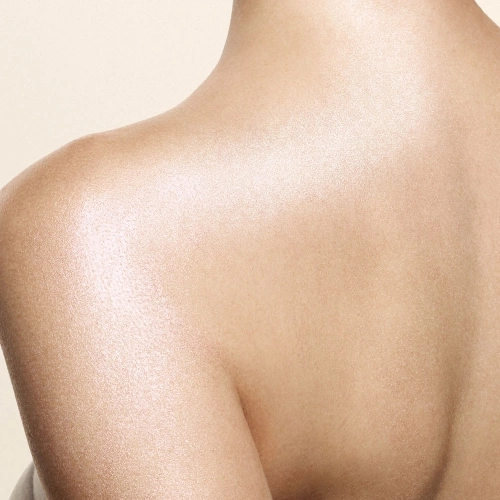 VALENTINO BORN IN ROMA Crème Hydratante Parfumée Texture Gel Effet Nacré 3614274484960_6.jpg