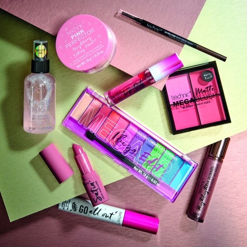 TECHNIC Make-up set 995222_lifestyle 2_HIRES_CMYK.jpg