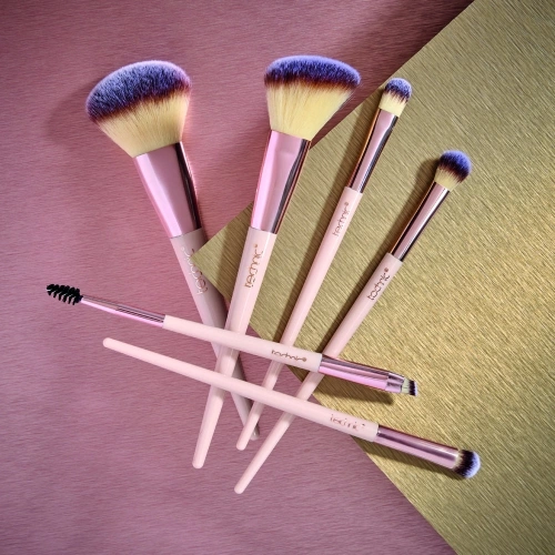 EVERYDAY FLAWLESS Coffret maquillage 995216_lifestyle_HIRES_CMYK.jpg