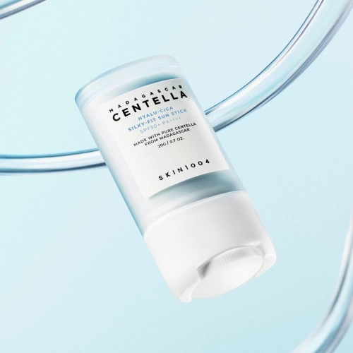 STICK DE PROTECTION SOLAIRE HYDRATANT EFFET SOYEUX SPF50+ PA++++ Hyalu-Cica 8809913830214-2.jpg