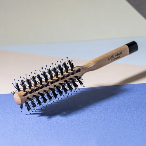 THE NO. 1 BRUSHING BRUSH Brush for blow-drying fine, short to medium-length hair 3473311690388_4.jpg