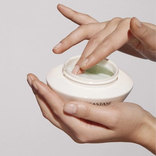 MASQUE RÉHYDRATANT Masque Hydratant Intense pour longueurs sensibilisées et déshydratées. 