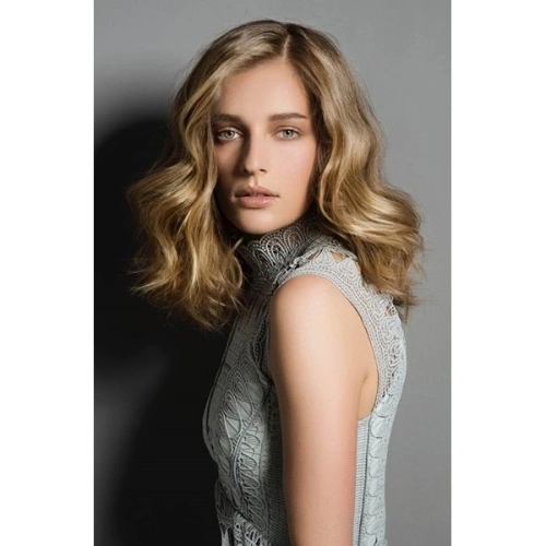 STYLING Strong hold hairspray 