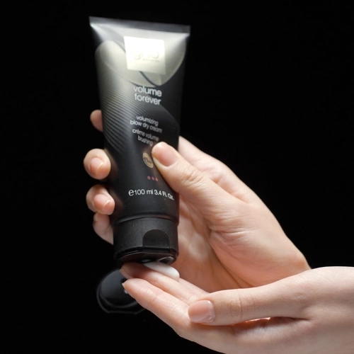 VOLUME FOREVER Light blow-dry cream to create an XXL volume 