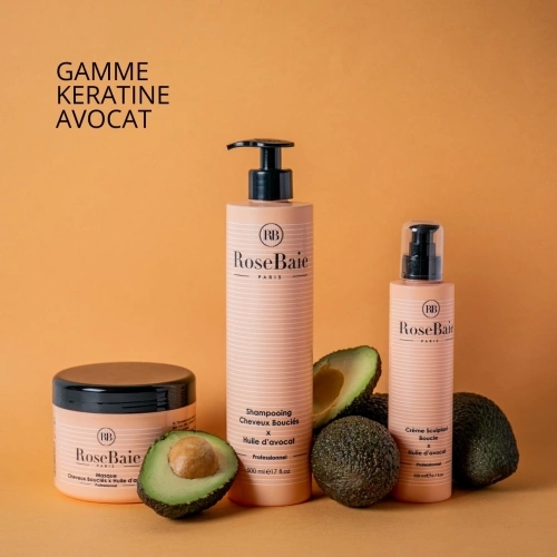 KÉRATINE X BOUCLES Shampoing qui définit, hydrate et réduit les frisottis des cheveux texturés 
