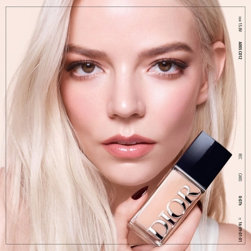 DIOR FOREVER SKIN GLOW Fond de teint éclat naturel - haute tenue 24 h 3348901792837_5.jpg