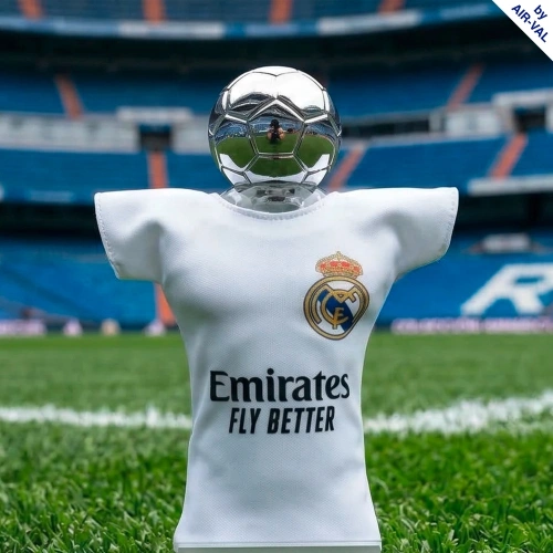 REAL MADRID Eau de toilette P9696 sur terrain foot.jpg