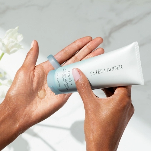 DAYWEAR Radiance-boosting cleansing jelly 887167823556_5.jpg