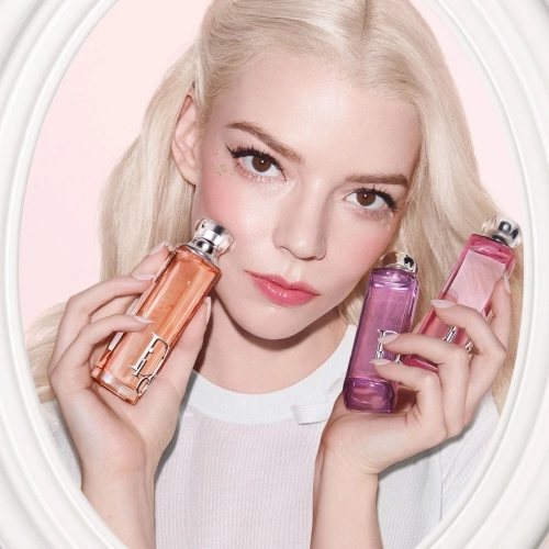 DIOR ADDICT PEACHY GLOW Eau de parfum notes de jasmin et de pêche 3348901786379_4.jpg