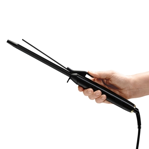 HIGH PERFORMANCE CURLER Fer à boucler ultra-fin 13mm BaBylissPRO_Haircare_BAB2490E_CurlingTong_In-Hand_RGB_300dpi_W.jpg