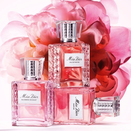 MISS DIOR PARFUM ROLLER-PEARL Floral, fruity, and woody notes 3348901811927_3.jpg
