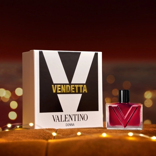VALENTINO VENDETTA Gift set featuring a floral, gourmand and woody Eau de Parfum for women 3614275017099_5.jpg