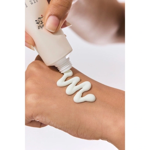 RELIEF SUN: RICE + NIACINAMIDE SPF50 Rice-based sunscreen visuel 4.jpg