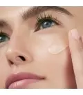 10_lan_absolueserum_mup2021_photo_beauty_pos_service_1-1