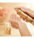 09_lan_absolueserummup2021_photo_beauty_user_experience_serum_2_1-1