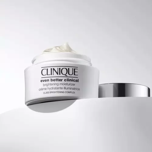 EVEN BETTER CLINICAL™ Illuminating Moisturizer 192333122211_6