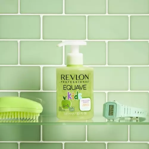 EQUAVE KIDS Gentle detangling shampoo for children - Apple fragrance 3.Lifestyle.jpg