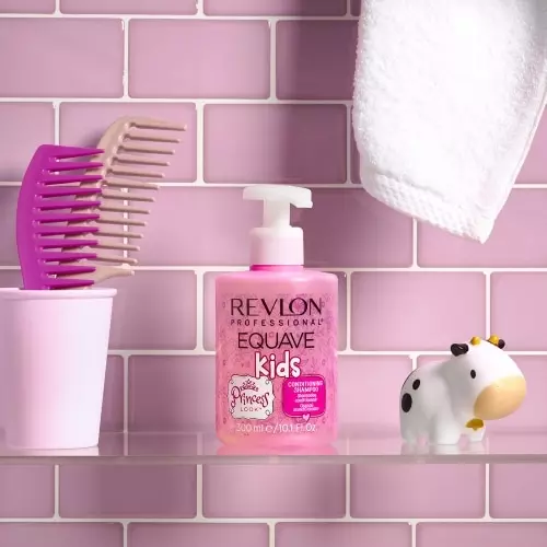 EQUAVE KIDS PRINCESS LOOK Gentle detangling shampoo for children 3. Lifestyle.jpg