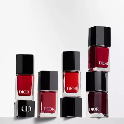 DIOR VERNIS Gel-effect nail varnish and couture colour 3348901672825_4.jpg