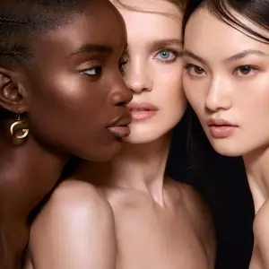 PARURE GOLD SKIN CONTROL FOND DE TEINT COMPACT HAUTE PERFECTION & MATITÉ - RECHARGE Rejuvenating effect - 24-hour hold - transfer-free
