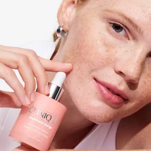 MOISTURE SURGE Active Illuminating Face Serum 192333211779_5.jpg