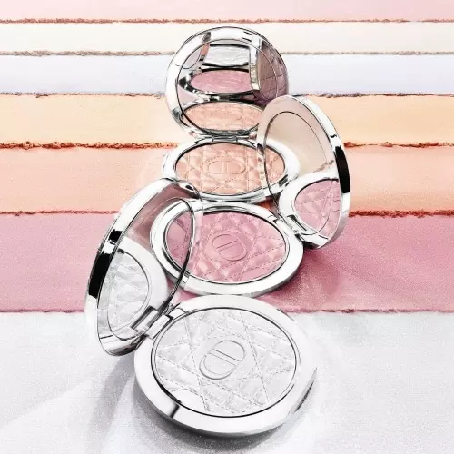 DIOR FOREVER GLOW LUMINIZER Highlighter infusé d'acide hyaluronique 3348901748025_5.jpg