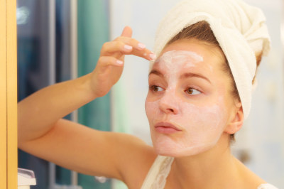 Masque peau sensible : le choisir et l'appliquer - Parfumdo